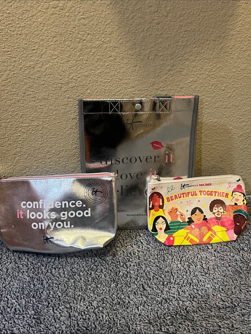 Set of 3 It Cosmetic Bags